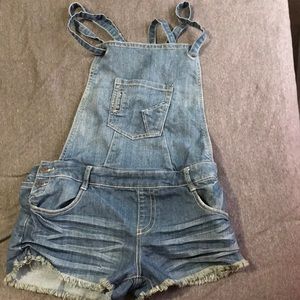 Cutoff jean overalls